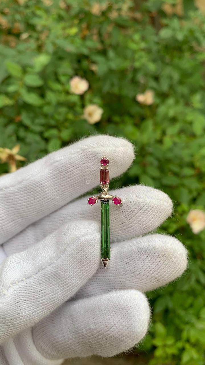 The Regal Blade Brooch